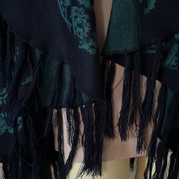 𝅺catherine’s Fringed Navy Teal Shawl Shrug Cape OS - Picture 3 of 9